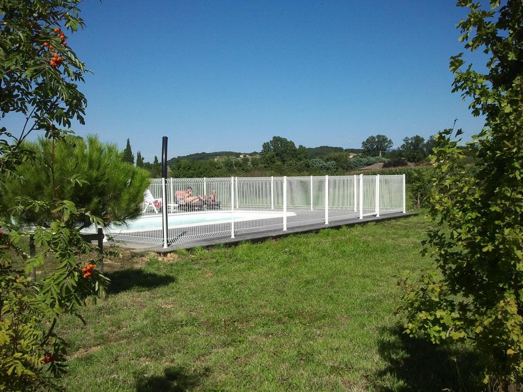 Les Roulottes-Gites De La Ferme De L'Autruche Dromoise Livron-sur-Drôme Kültér fotó